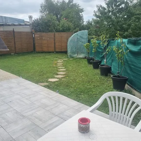 Jolie Maisonnette Avec Terrasse Et Jardin Roissy-en-Brie Exterior foto