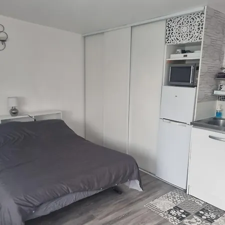 Jolie Maisonnette Avec Terrasse Et Jardin Roissy-en-Brie Exterior foto