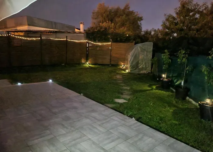 Jolie Maisonnette Avec Terrasse Et Jardin